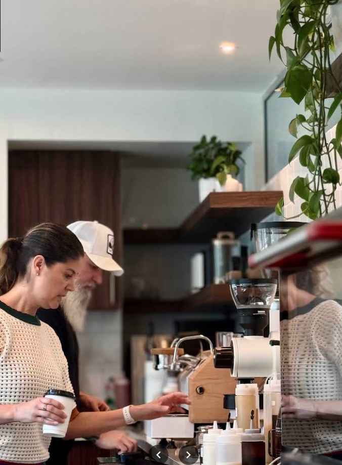 Baristas preparando café